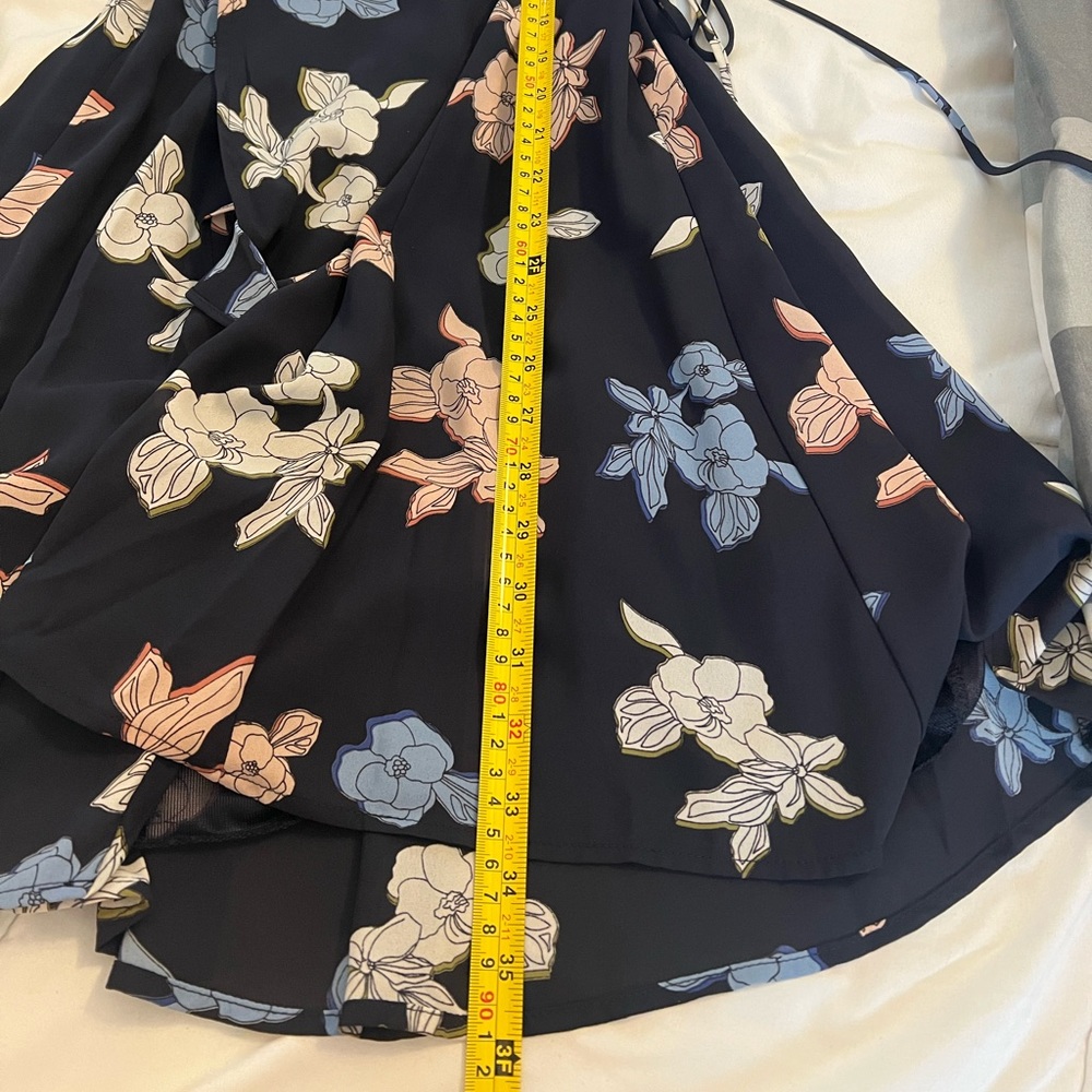 ASTR the Label Navy, Light Blue and Pink Floral Ruffle Wrap Long Sleeve small - Picture 13 of 14